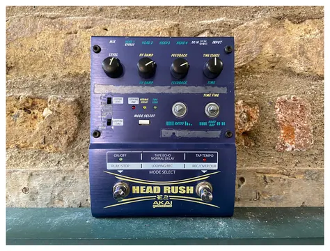 Akai E2 Headrush Delay/Looper