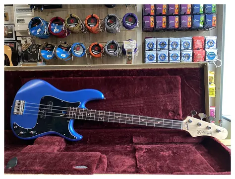 AV Basses AVP4
