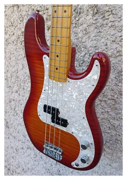 Fender Precision Bass, Foto Flame Cherry Sunburst, Made in Japan, 1994
