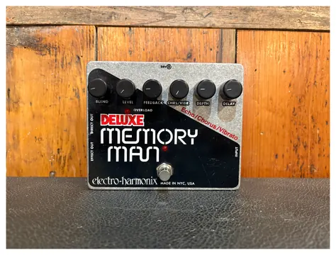 Electro Harmonix Deluxe Memory Man Analog Delay