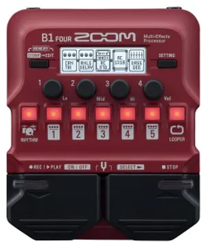 Zoom B1 FOUR pedaliera multieffetto amp simulator per basso
